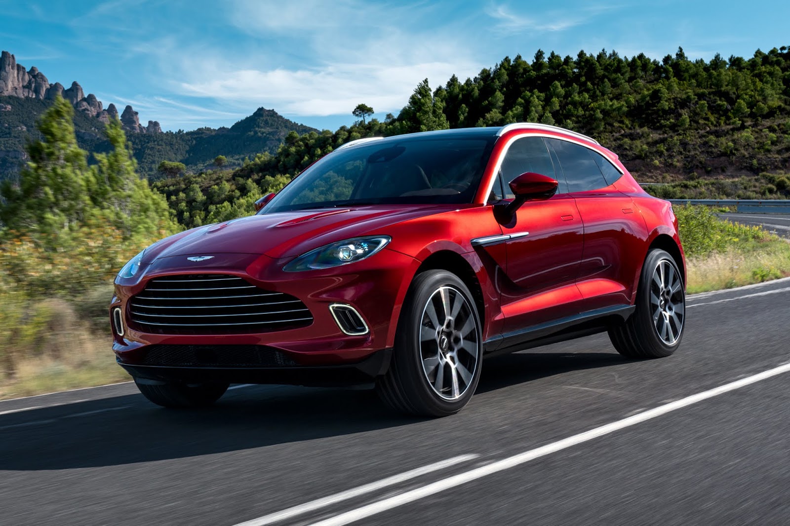007 JAMES BOND IN ASTON MARTIN SUV