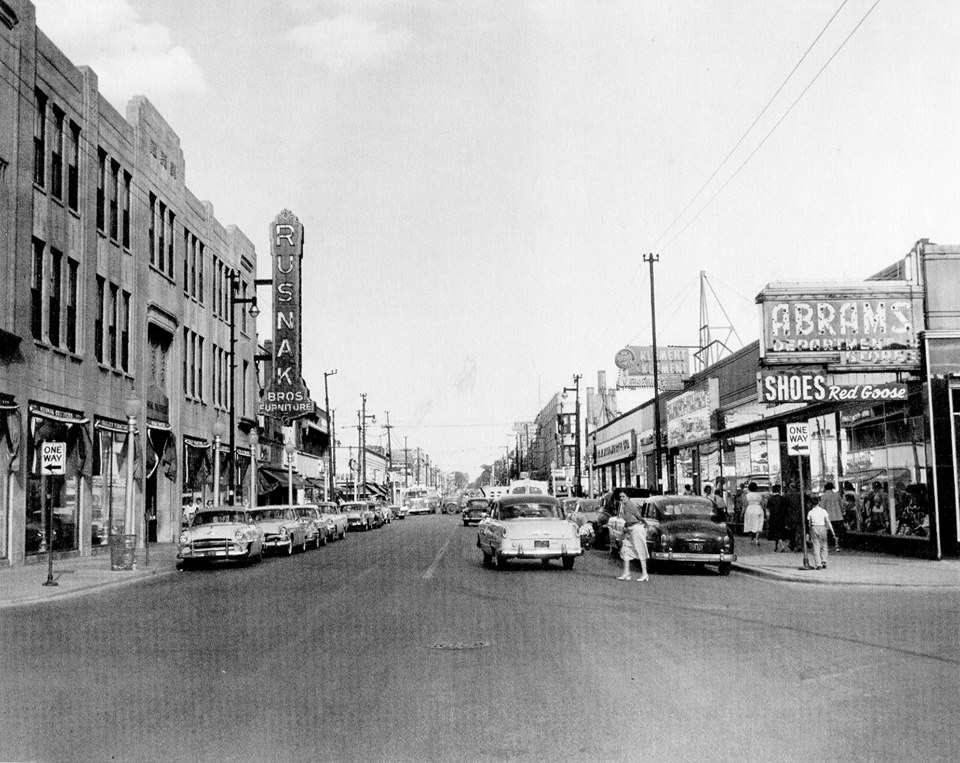 The Digital Research Library of Illinois History Journal™ Photographs